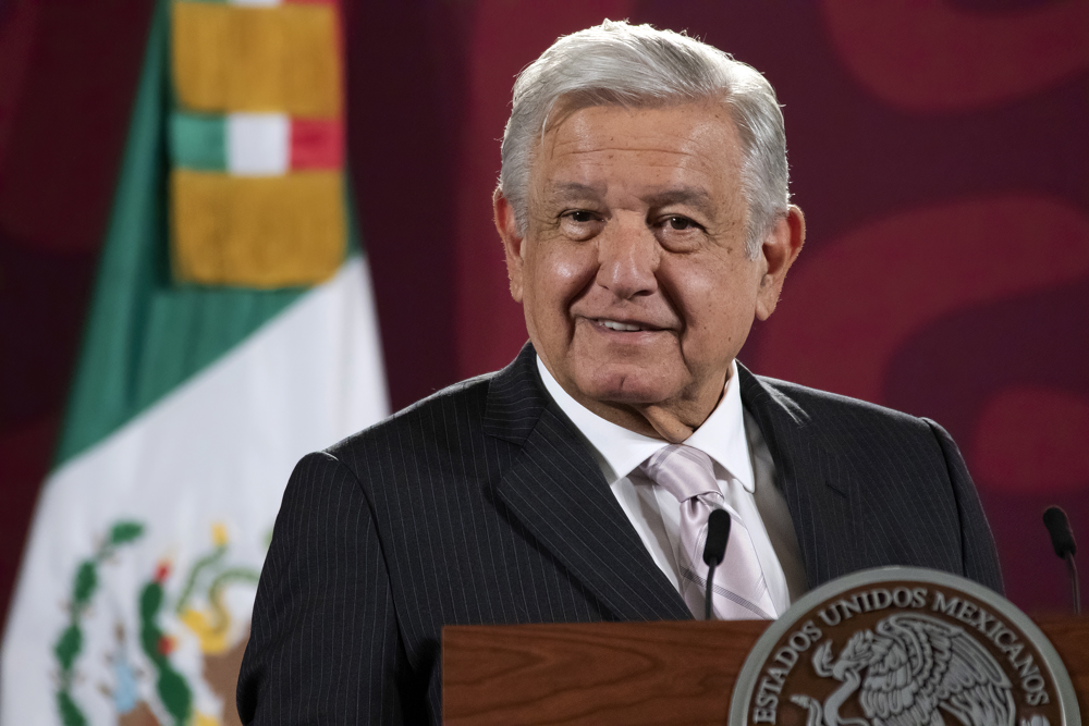 López Obrador dice que investiga a dueños de mina tras derrumbe en México