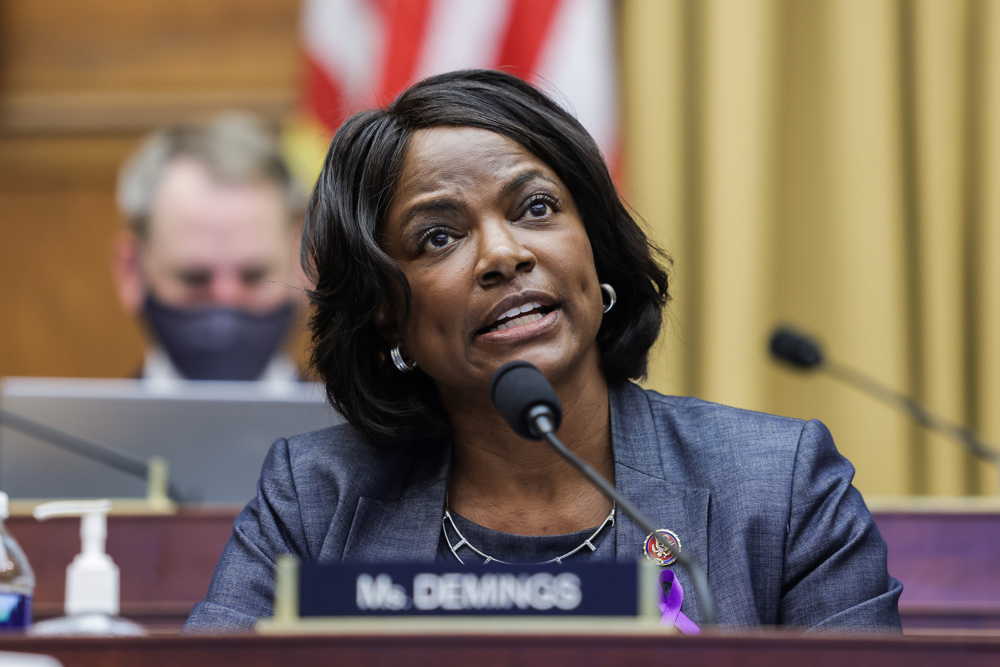 Sondeo pone a demócrata Demings 4 puntos por delante del senador Marco Rubio