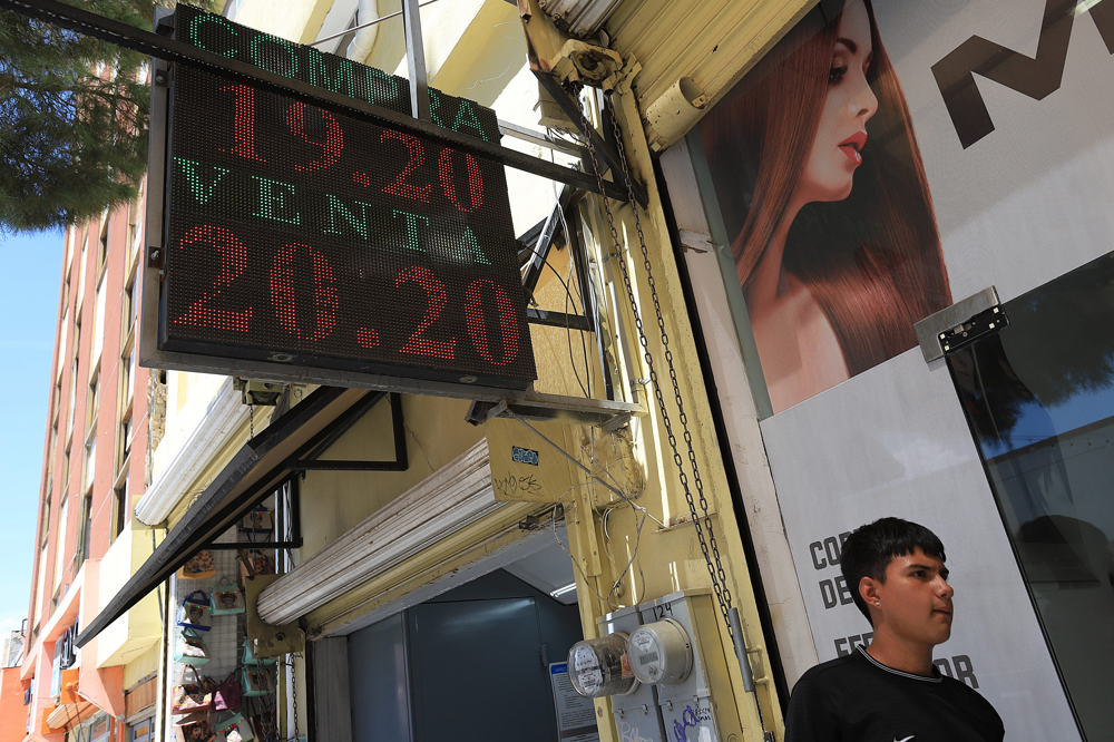 Las remesas récord alivian la economía de México pero exponen su debilidad