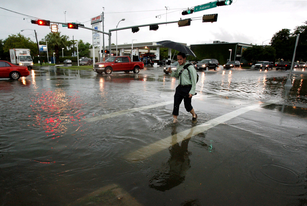 Potencial tormenta amenaza inundaciones al sur de Texas y nordeste México