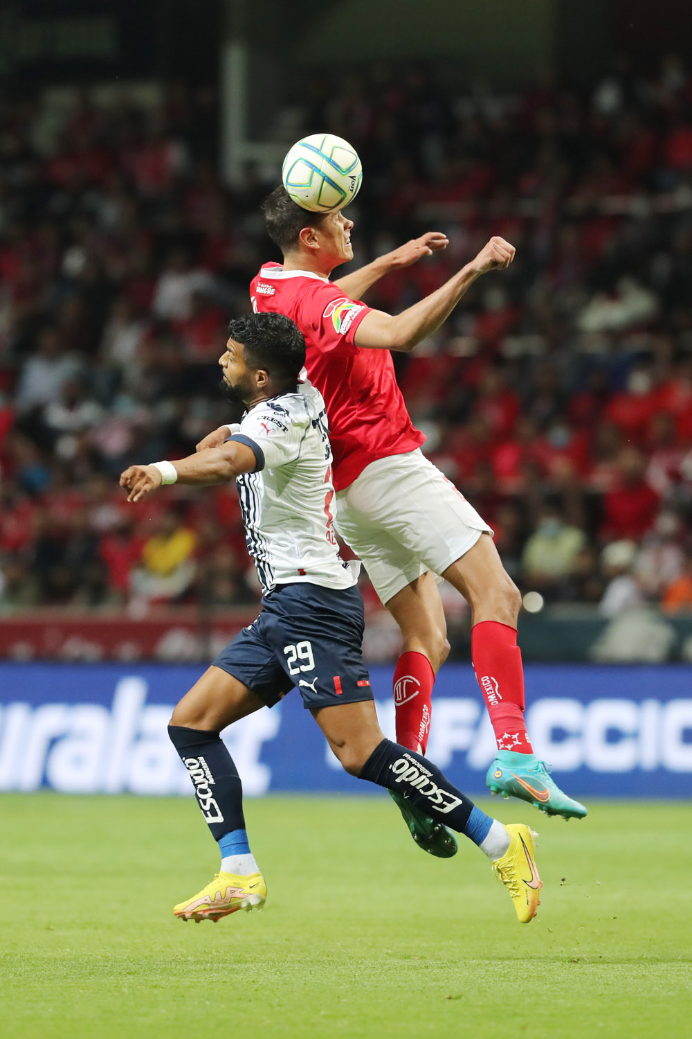 El uruguayo Rodrigo Aguirre rescata empate de Monterrey ante el líder Toluca