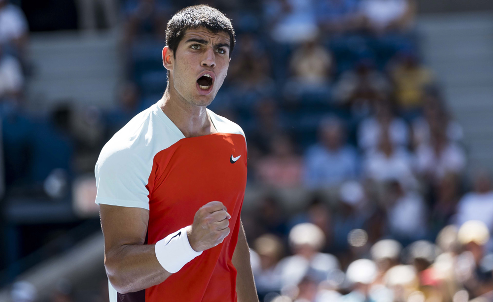 Alcaraz debuta con un recital de tenis y victoria ante Báez
