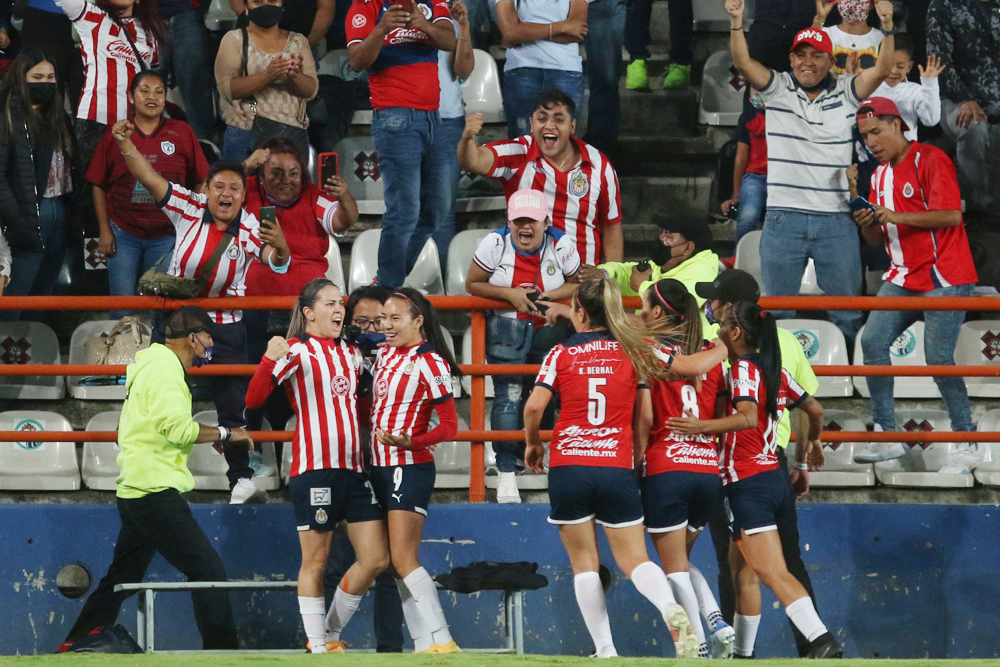 Guadalajara golea por 7-0 y lidera el Apertura femenino en México