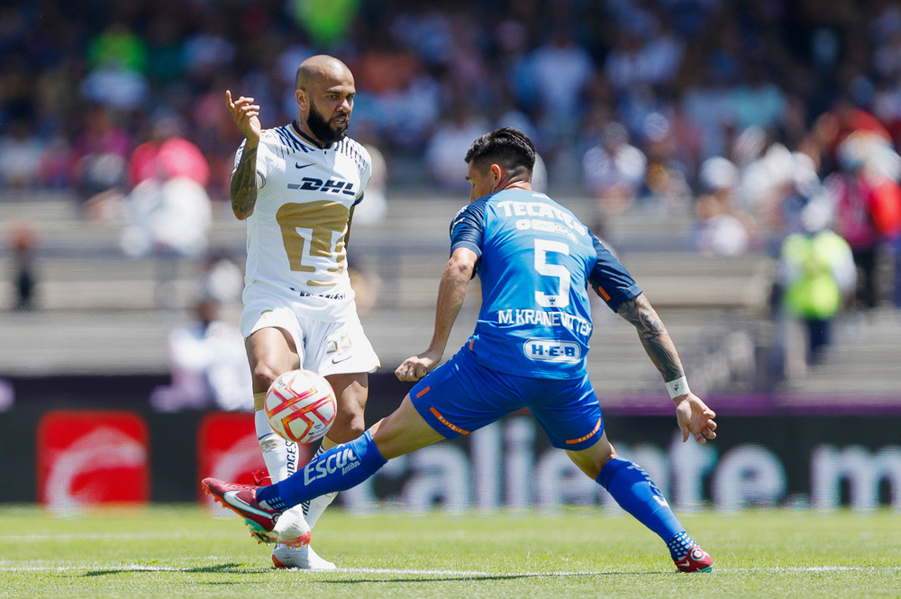 Dani Alves viaja con Pumas a Barcelona y anuncia despedida del Camp Nou