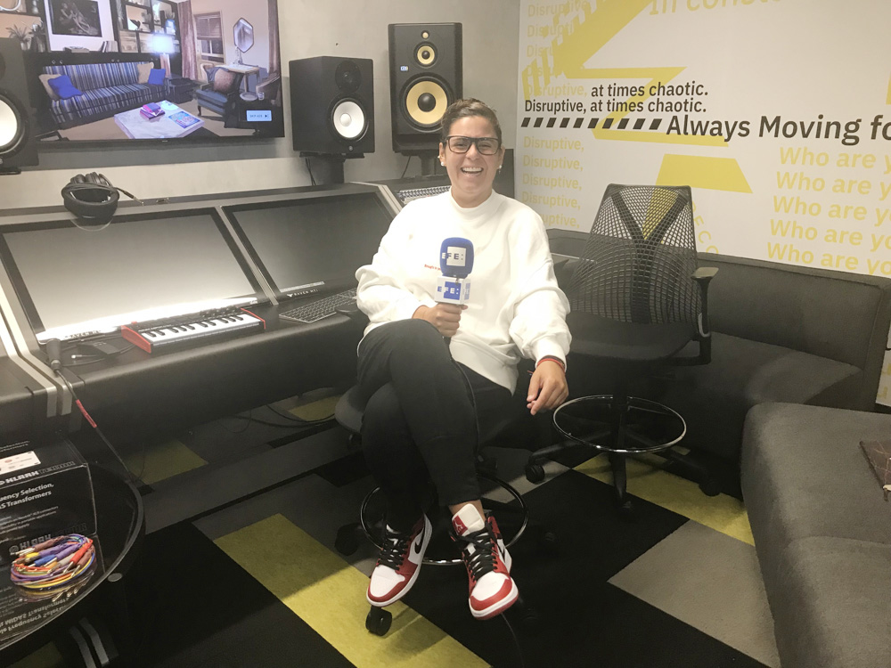 Admiradora de Almódovar  lucha por cambiar los videos de los artistas latinos