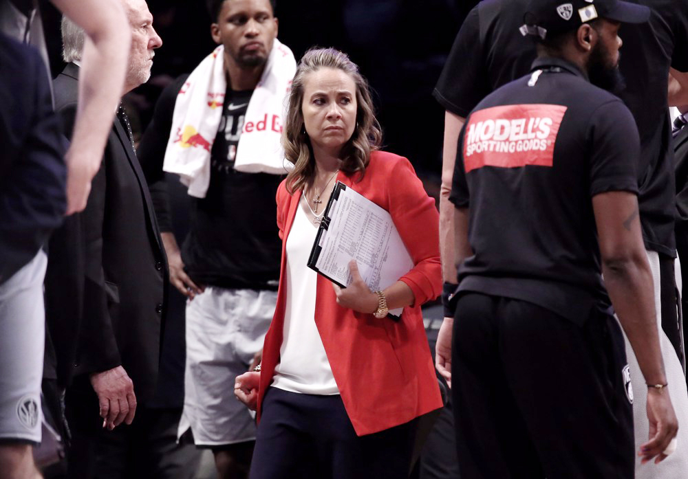 Becky Hammon, entrenadora del año en la WNBA por su gestión de Las Vegas Aces