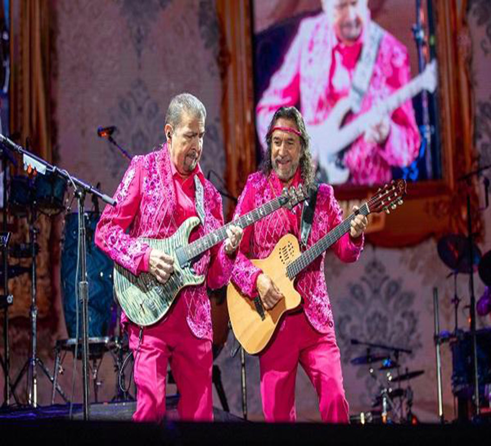Los Bukis se despiden ante 50 mil fanáticos en el Memorial Coliseum en Los Ángeles