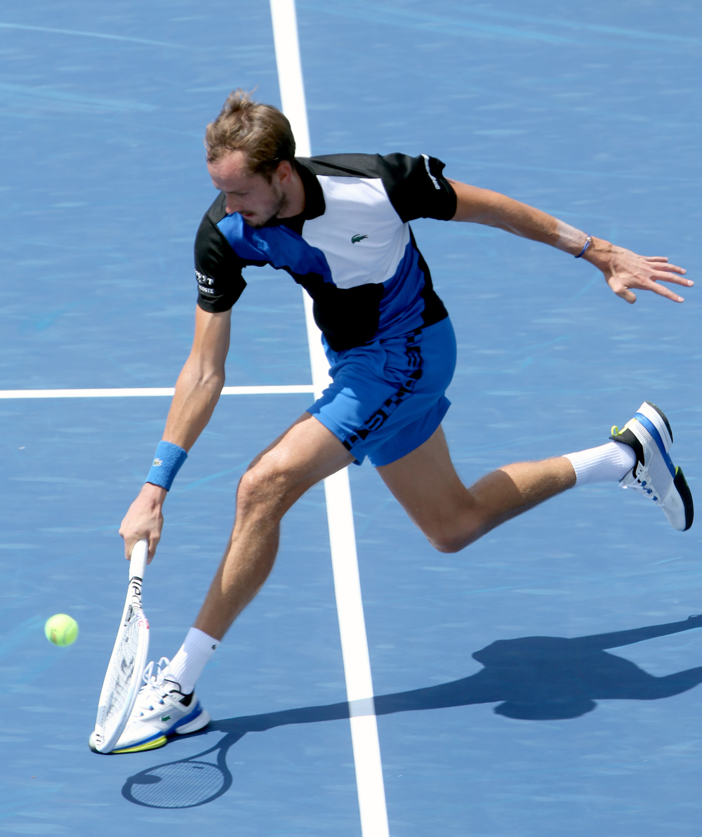 Medvedev tumba a Shapovalov y se cita con Fritz en cuartos