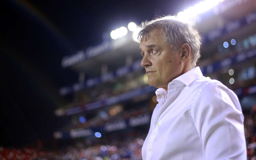 Cruz Azul echa al entrenador uruguayo Aguirre tras recibir goleada histórica