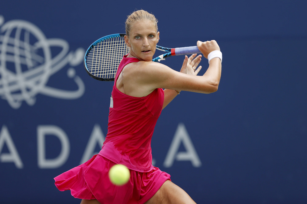 Pliskova y Keys debutan con triunfo y Garbiñe renuncia por lesión
