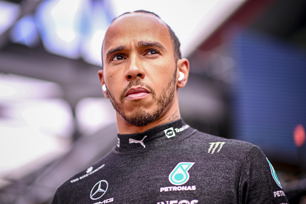 Lewis Hamilton se une al grupo de dueños de los Denver Broncos de la NFL