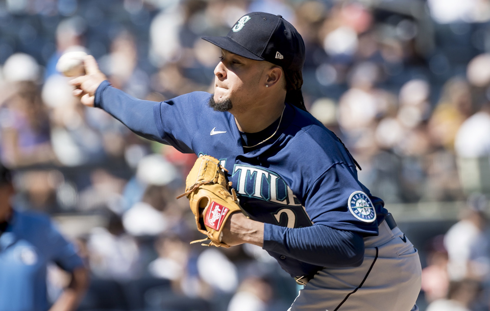 El dominicano Luis Castillo debuta con los Marineros con un triunfo ante los Yanquis