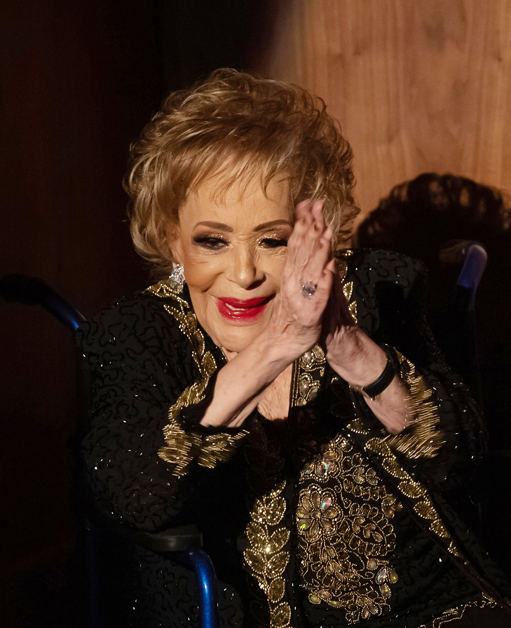La diva Silvia Pinal recibe homenaje en el Palacio de Bellas Artes de México