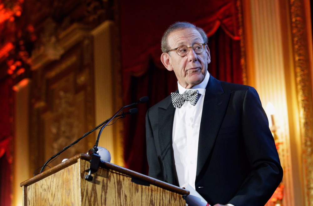 Dueño de Dolphins es suspendido un año y multado con 1.5 millones de dólares