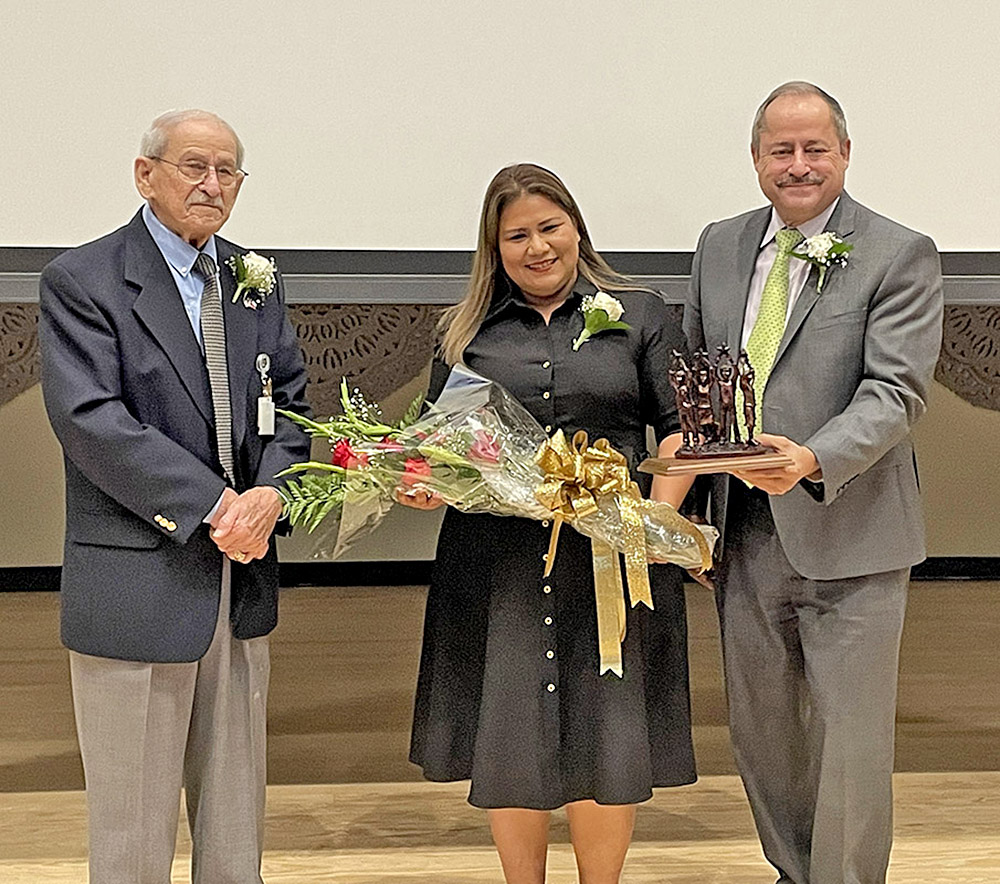 Maestra de Mission CISD nombrada Maestra del Año de la Región Uno de Primaria