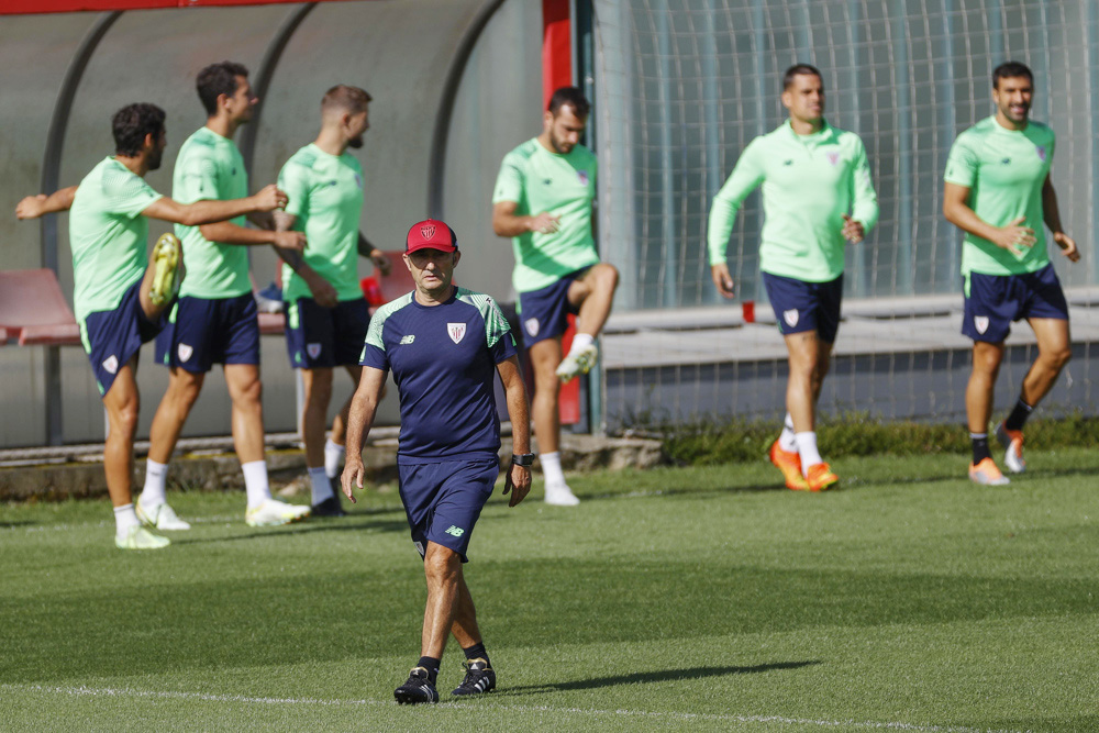 El Athletic arranca la tercera ‘era Valverde’ pendiente de Íñigo Martínez