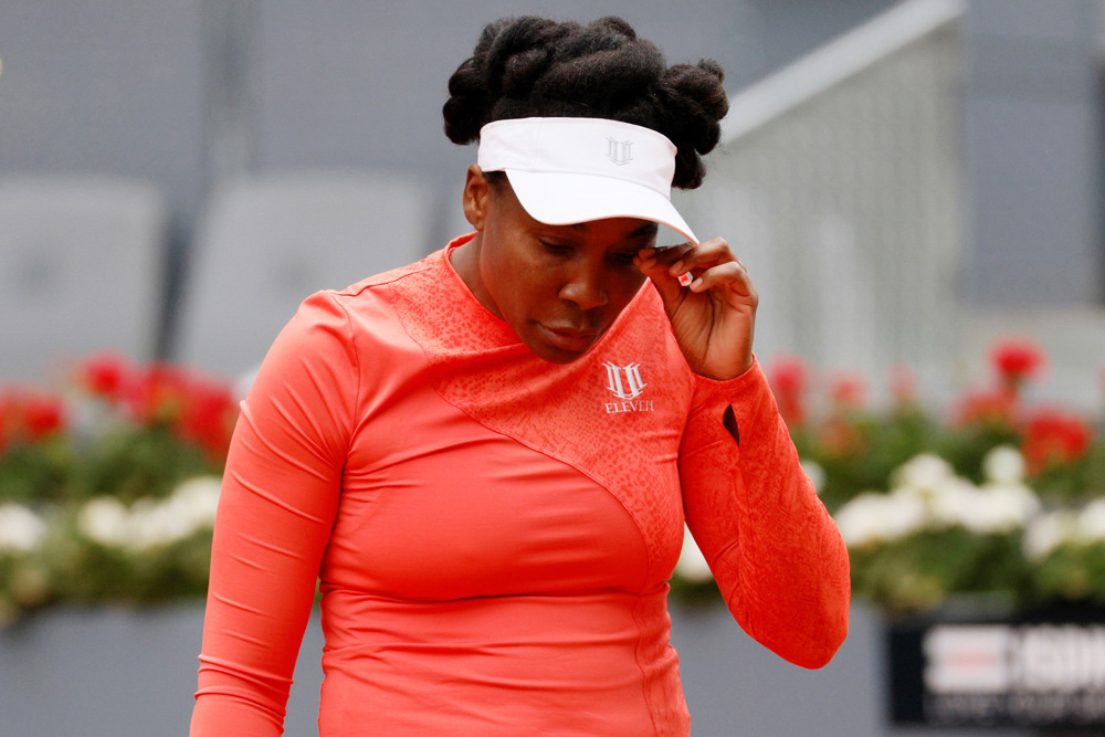 Venus Williams regresa casi un año después, pero se rinde en primera ronda
