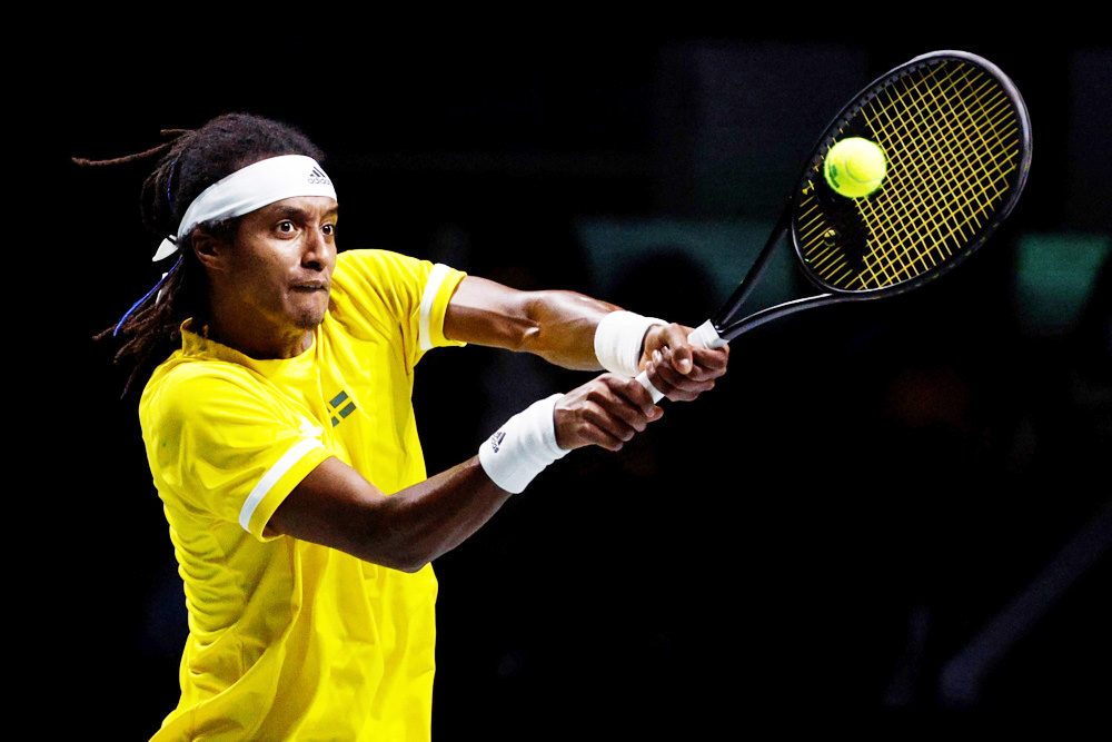 Ymer fulmina a Murray; Halep y Pegula avanzan