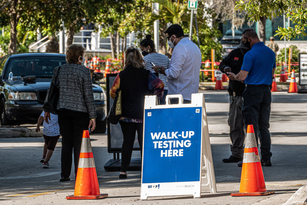 EE.UU. relaja restricciones pero la mayoría de casos de covid no se detectan