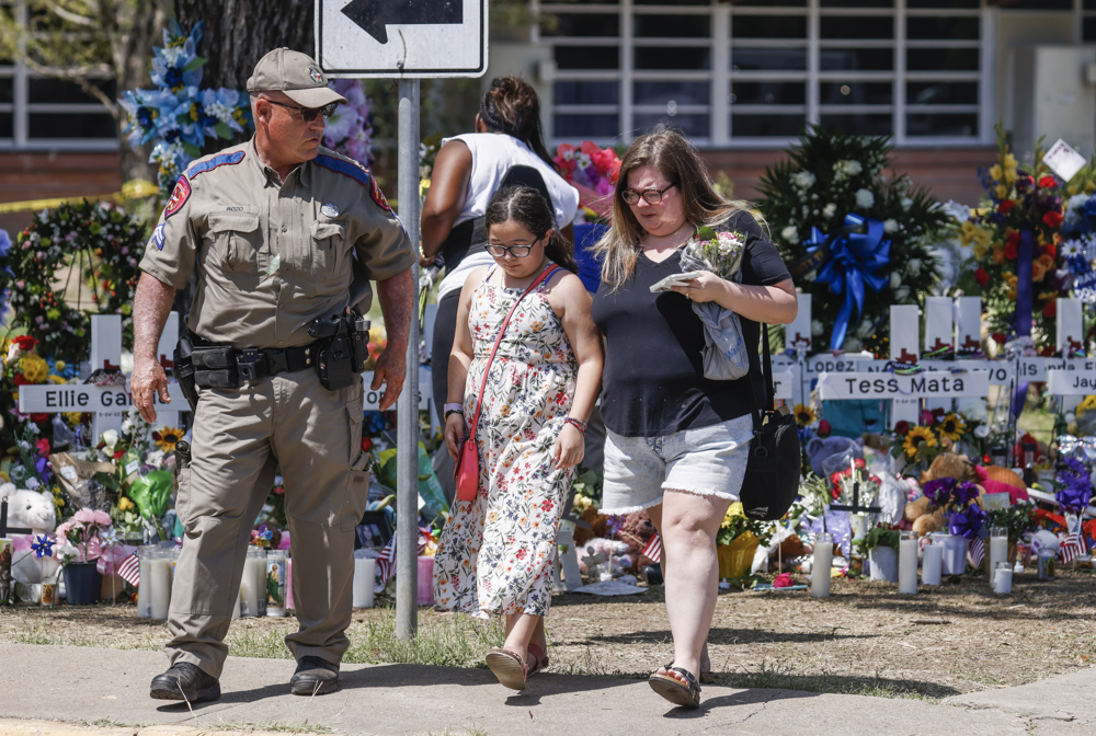 Medios demandan a autoridades de Uvalde para obtener información del tiroteo