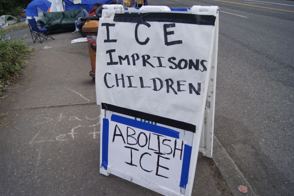 Demandan a empresa de datos por vender información personal al ICE