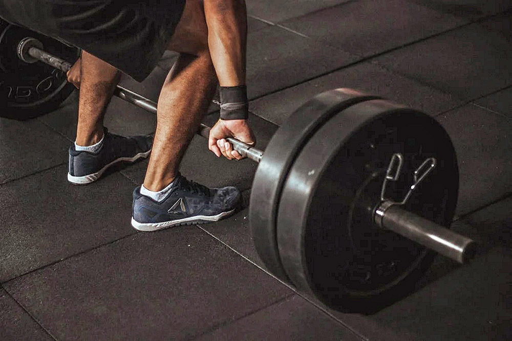 Las personas veganas que levantan pesas pueden tener huesos más fuertes