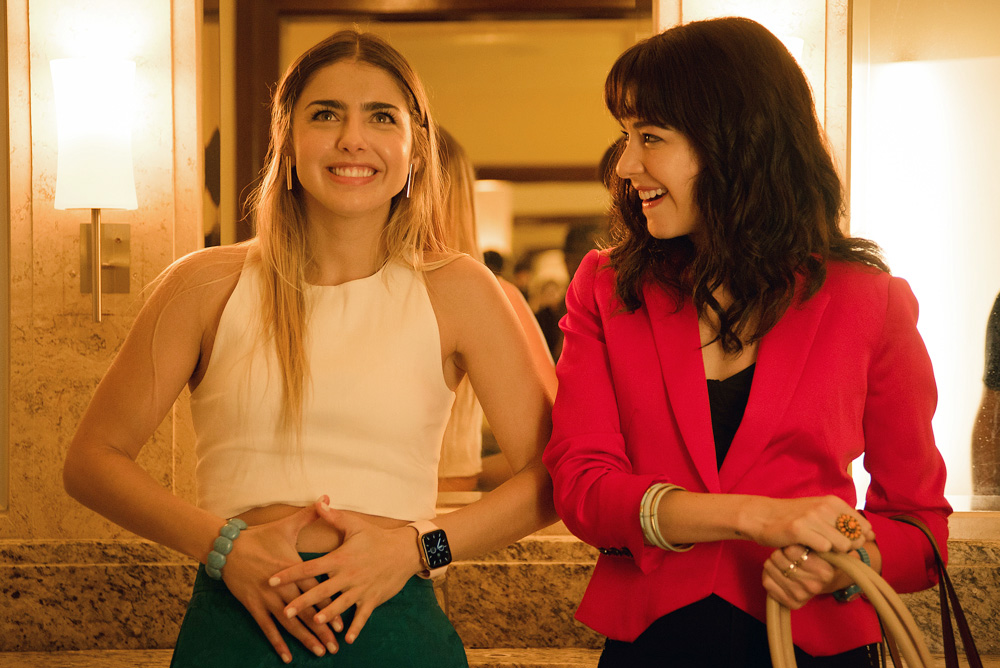 Actriz mexicana Michelle Renaud forma su familia en “Doblemente embarazada 2”