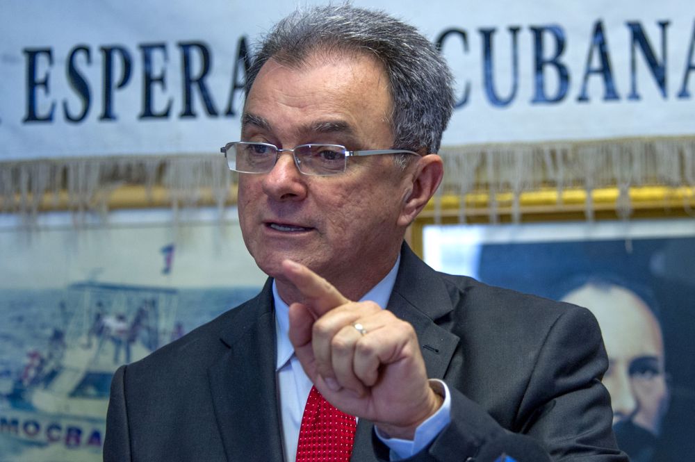 EE.UU. reanuda el “necesario” programa de reunificación familiar cubano