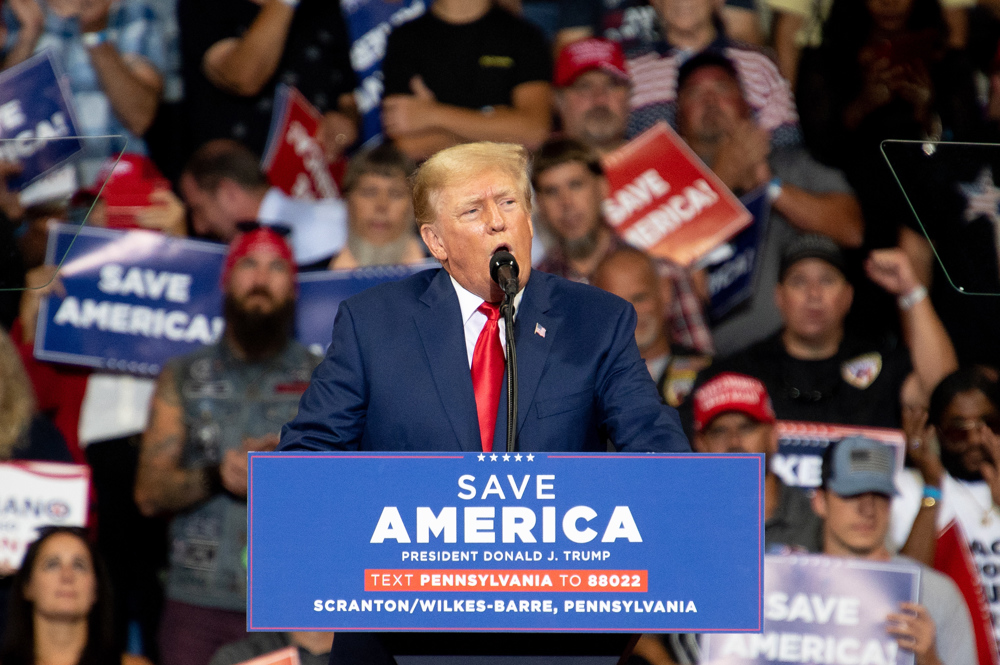 Juez desestima demanda de Trump contra Hillary Clinton por presunto complot