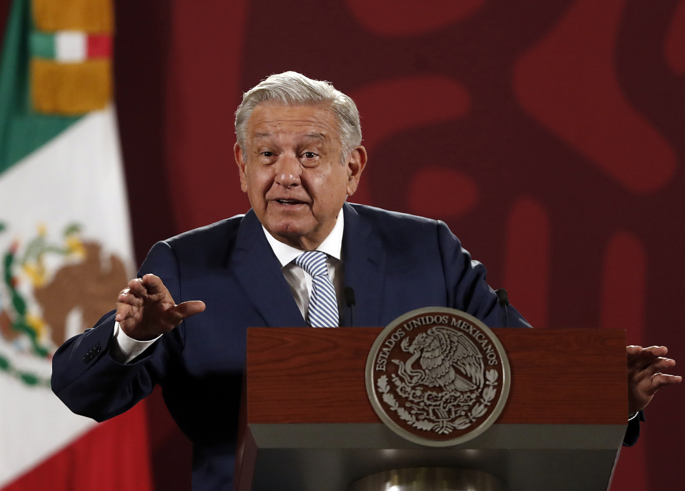 López Obrador asegura que no dará “carpetazo” al caso Ayotzinapa en México