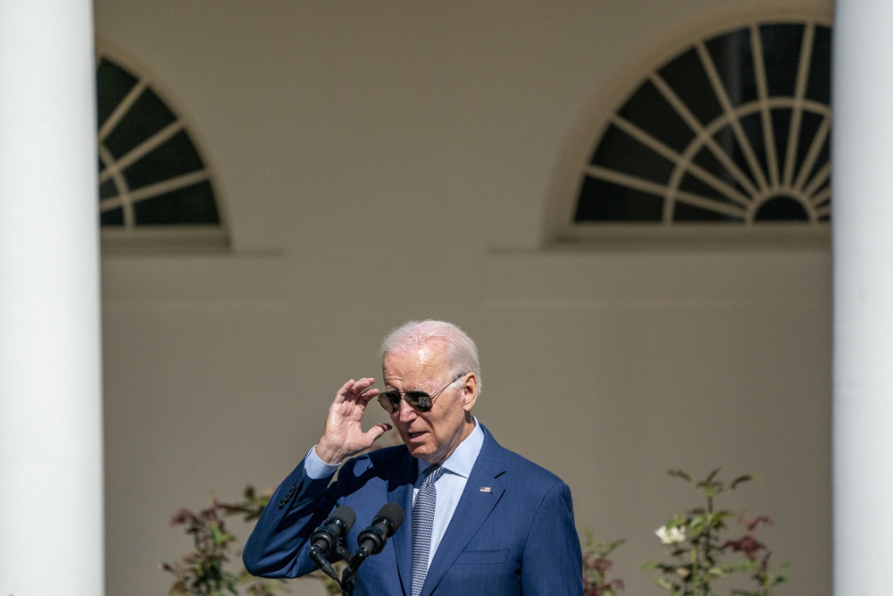 Biden se confunde al buscar en un acto a una congresista republicana muerta