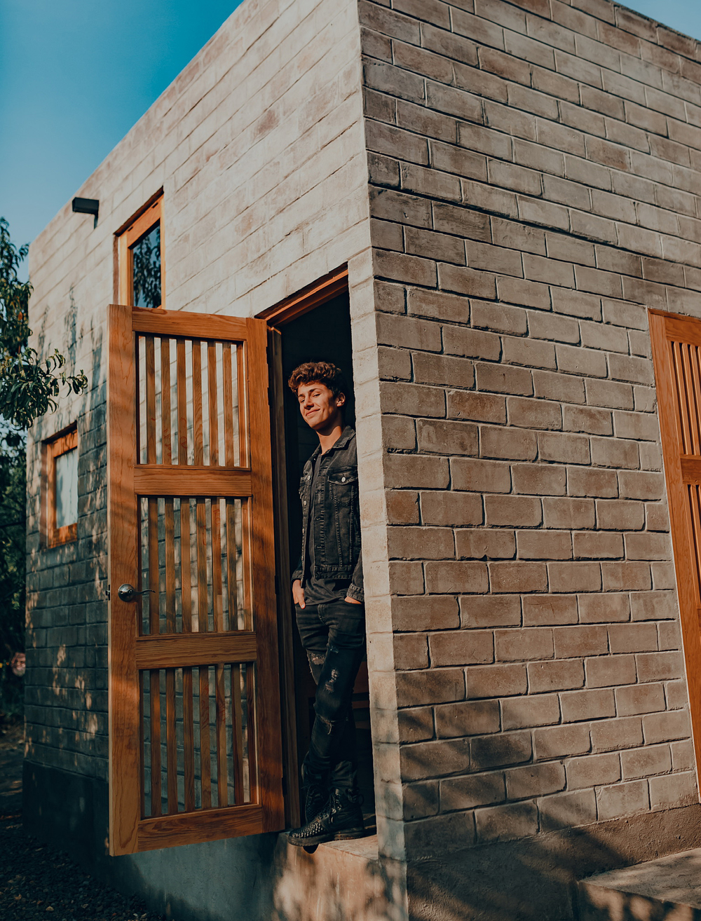 Documental muestra la labor del mexicano Juanpa Zurita tras el sismo de 2017