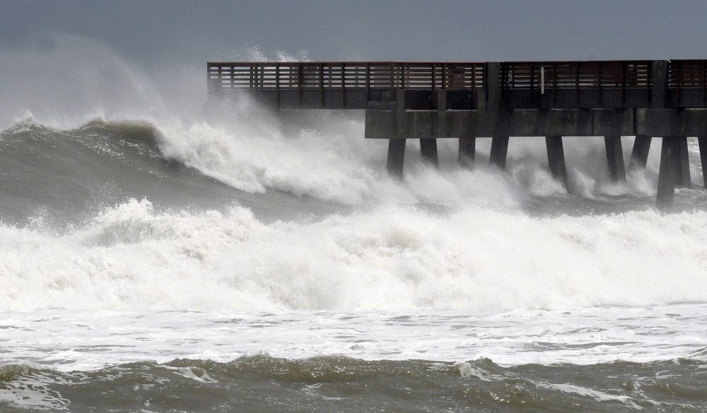 Earl cerca de convertirse en el primer huracán mayor del año en el Atlántico