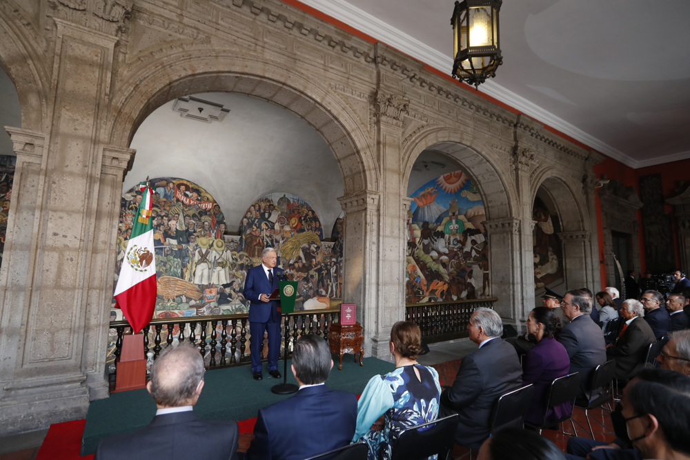 López Obrador presume del triunfo de su “transformación” pese a las crisis