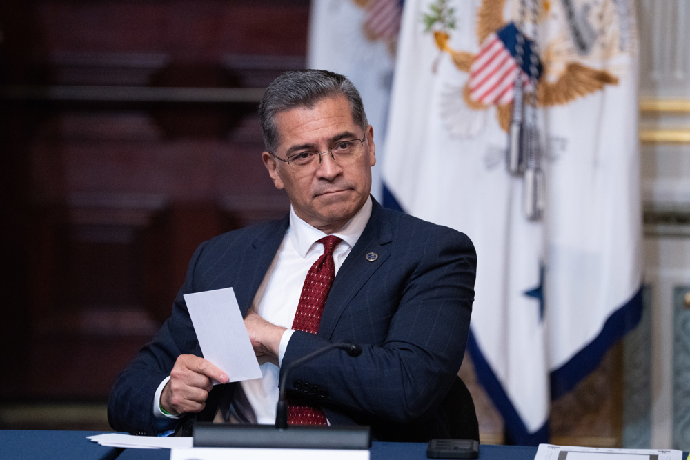 El secretario de Salud de EEUU asegura que el país no ha superado la pandemia