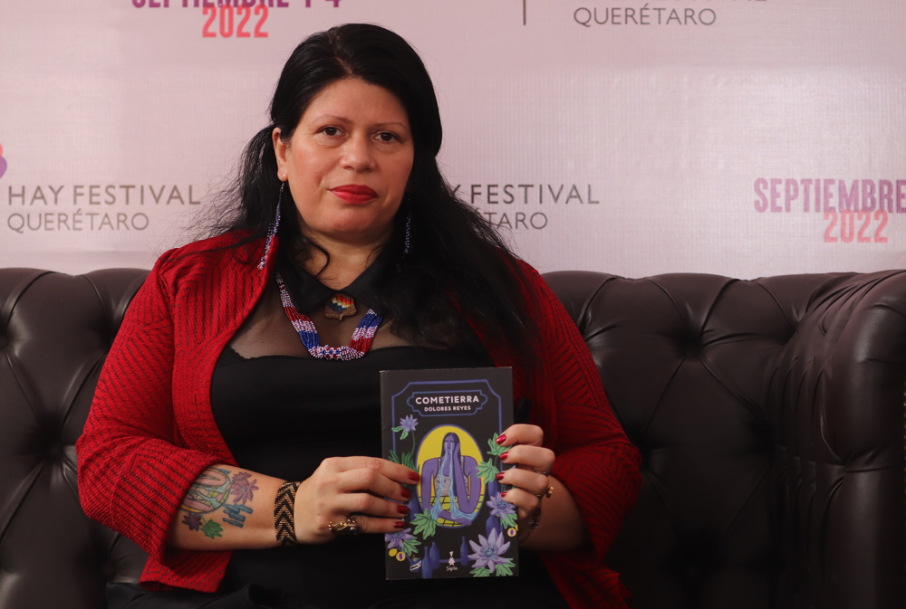 “Cometierra”, de Dolores Reyes, acompaña al movimiento feminista