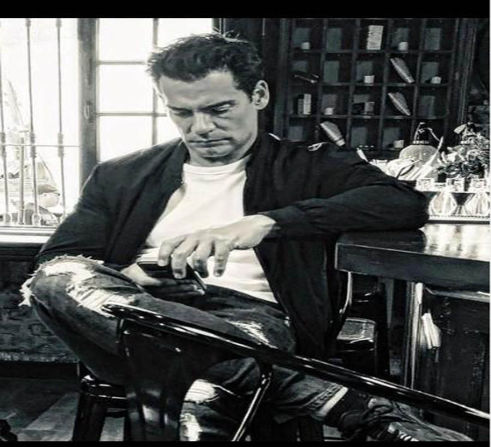 Fue un error de borracho, dice Christián de la Fuente tras besar a una fan