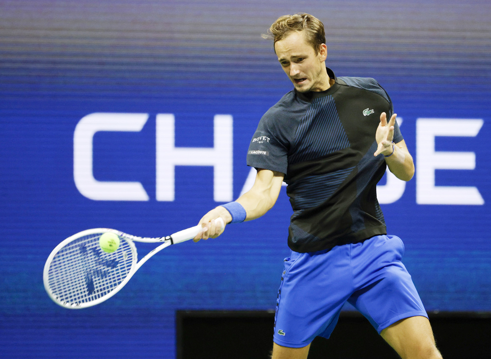 Medvedev avanza con paso firme