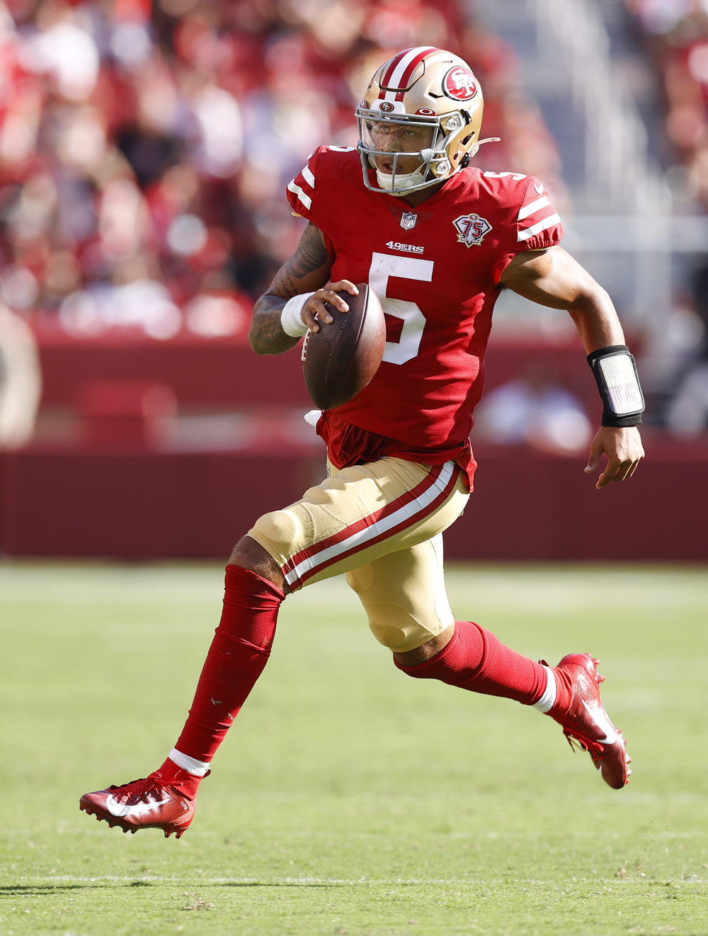 Trey Lance, ‘quarterback’ de los 49ers, es operado con éxito del tobillo