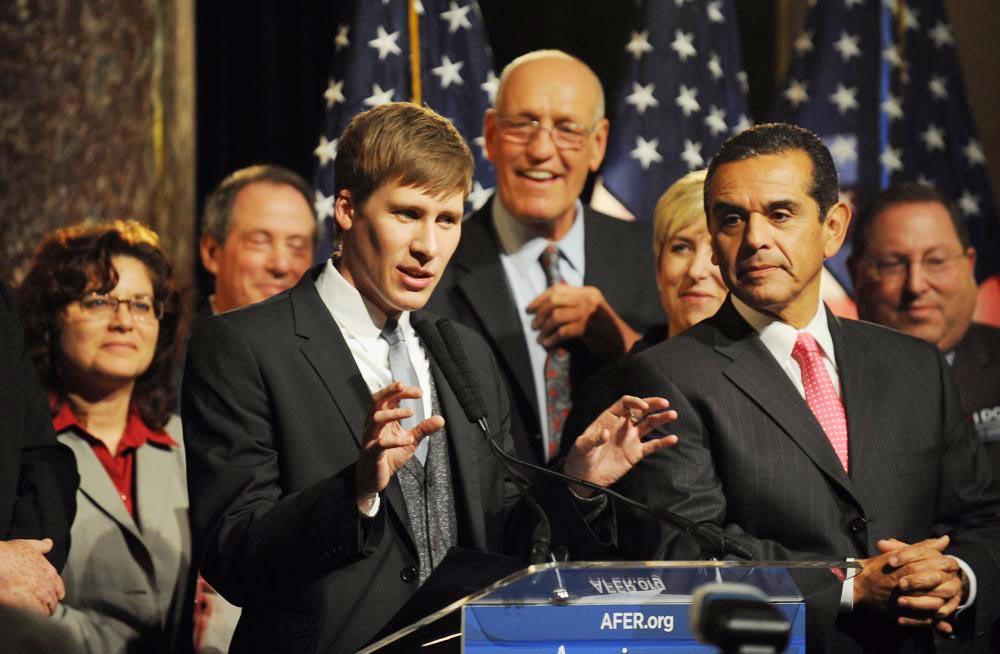 El guionista Dustin Lance revela que sufre una “grave” lesión en la cabeza