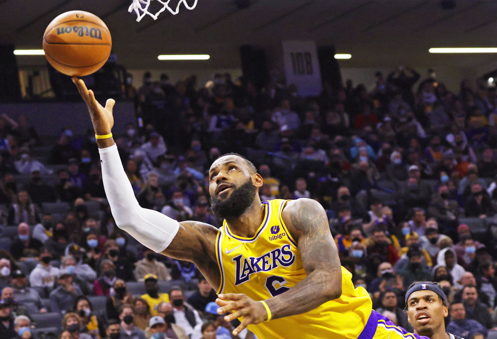 LeBron inicia su año 20 en la NBA con el récord de Abdul-Jabbar al alcance