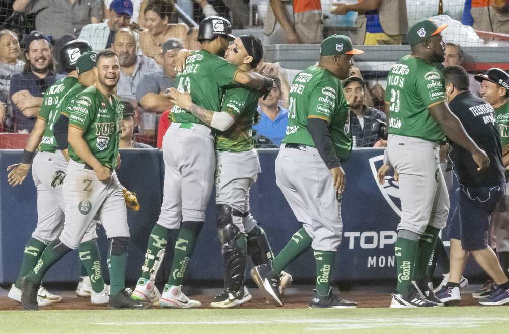 Los venezolanos José Martínez y Henderson Álvarez le dan el título a los Leones