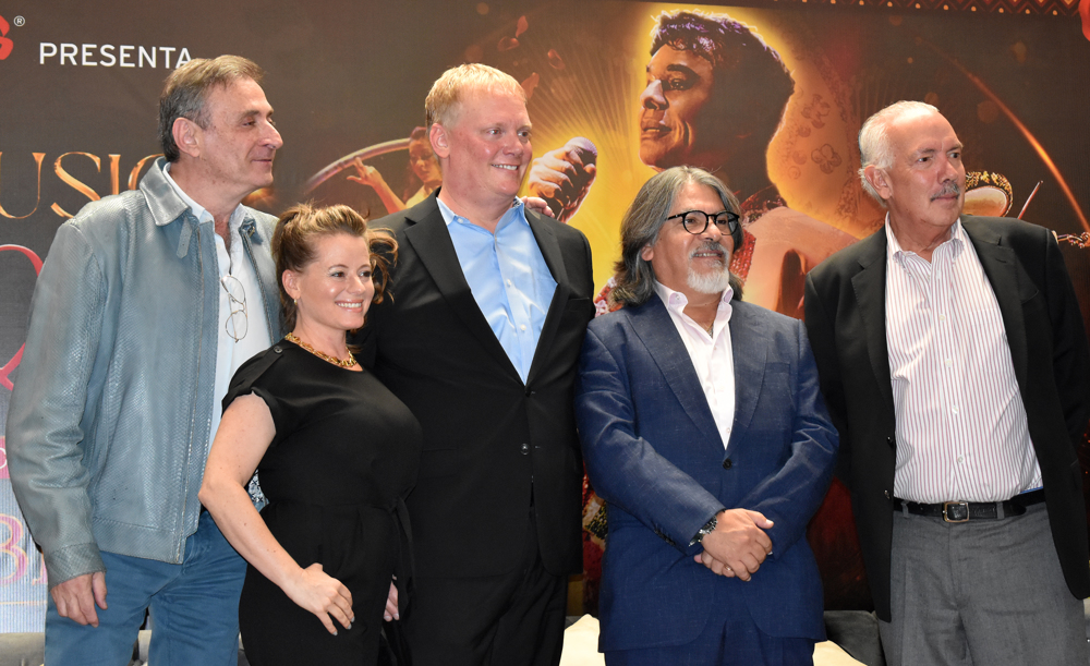 Recrean “la magia” del legado de Juan Gabriel en “Cirque Música Querida”