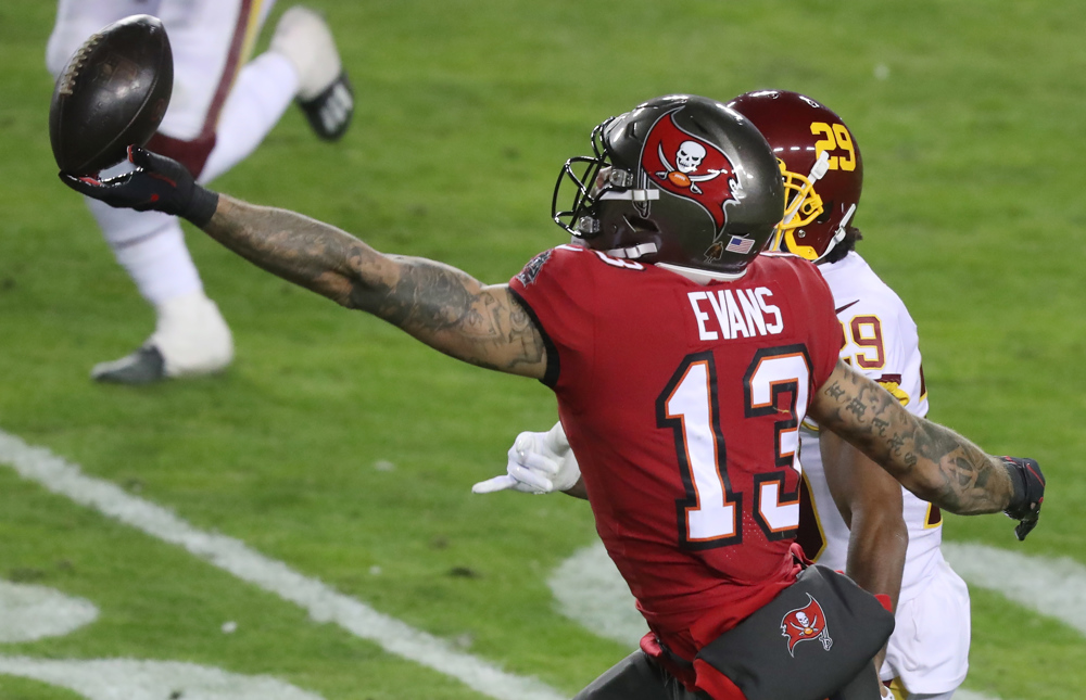 La NFL suspende un juego a Mike Evans, de Buccaneers, por rudeza innecesaria