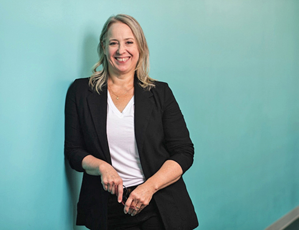 Instructora de STC trabaja con organización local para combatir el hambre