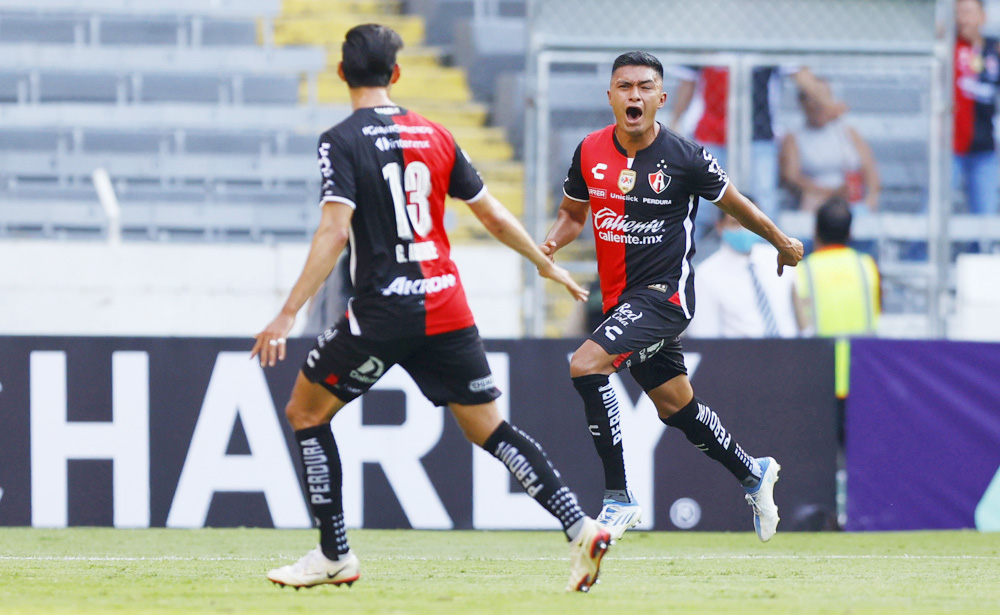 2-0. Callens y Maxi Morález coronan a New York y complican a Atlas