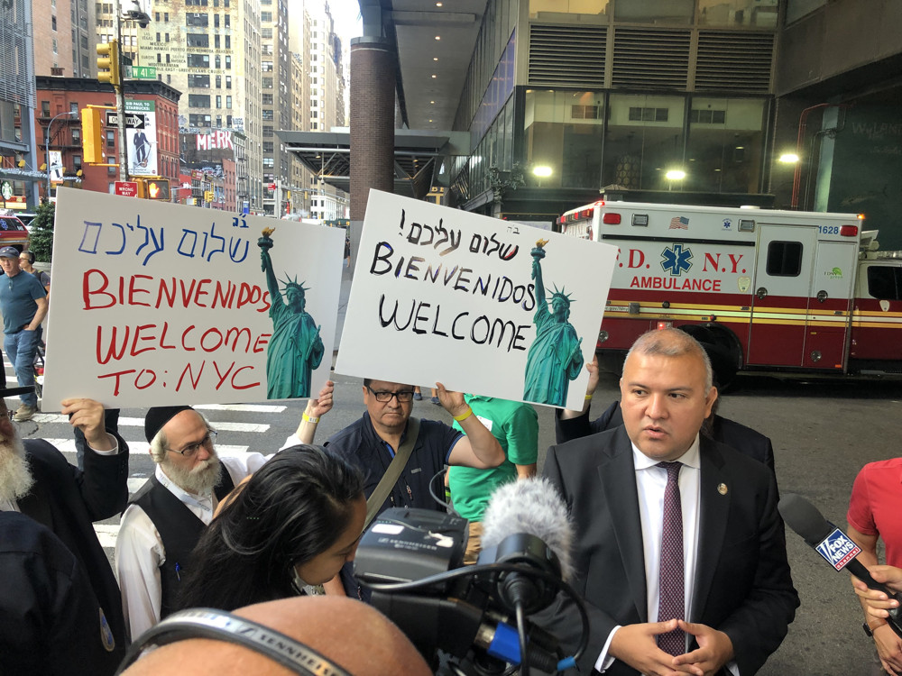 Nueva York licita contrato de asesoría legal para inmigrantes por 5 millones