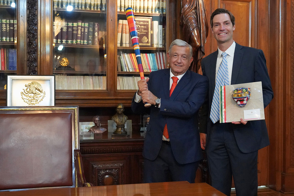 El presidente López Obrador se reúne con directivos de Padres y Gigantes
