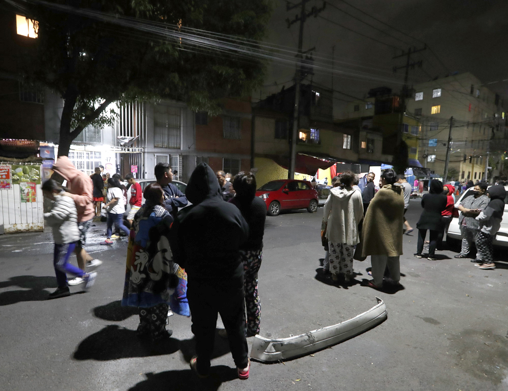 Suman dos muertos y tres heridos por el sismo de magnitud 6,9 en México