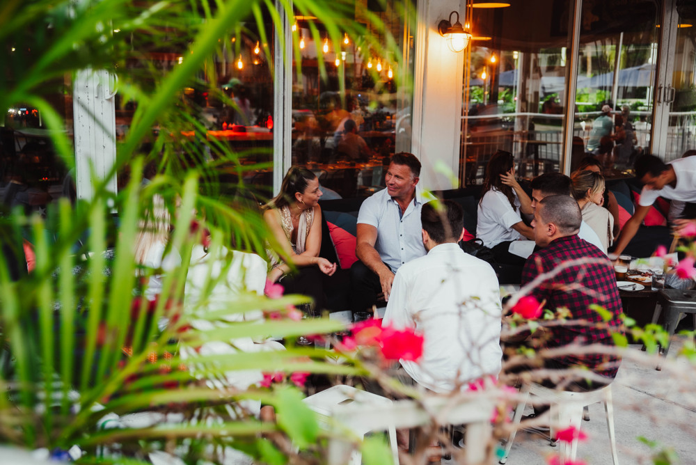 Resurge en EEUU la "happy hour" como antídoto contra la inflación y pandemia